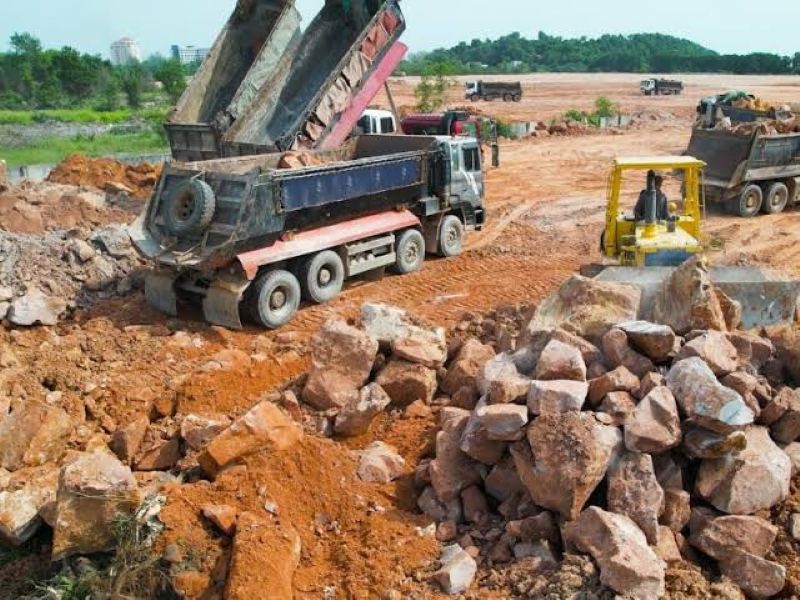 Giải pháp trọn gói từ phá dỡ, đào móng, san lấp mặt bằng Giải pháp trọn gói từ phá dỡ, đào móng, san lấp mặt bằng