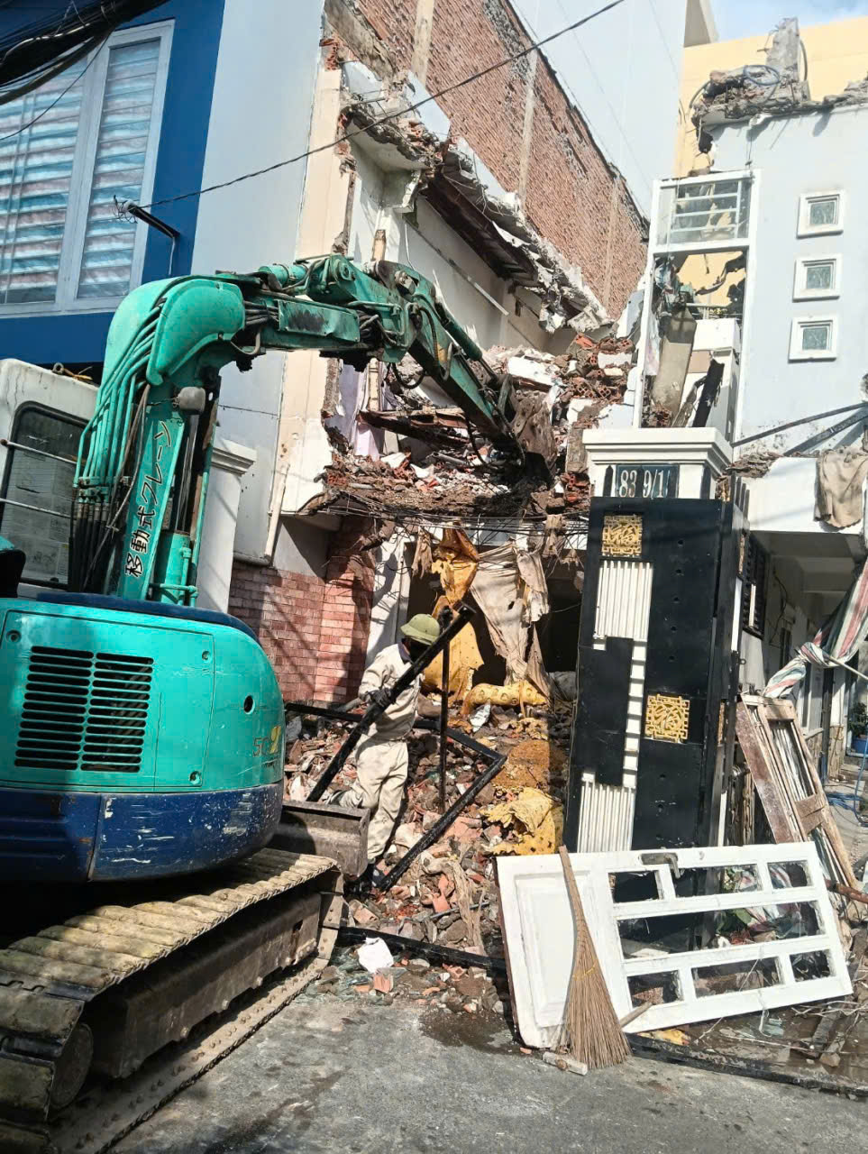 Phá dỡ nhà phố 3 tầng tại Quận Bình Thạnh, TP.HCM